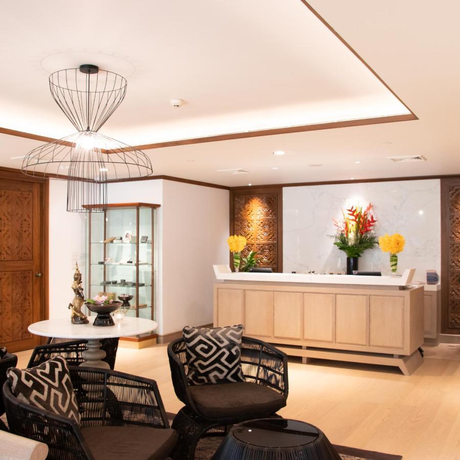 Anantara Riverside Bangkok Resort Экстерьер фото The reception area of the Thai First Class Lounge at Suvarnabhumi Airport