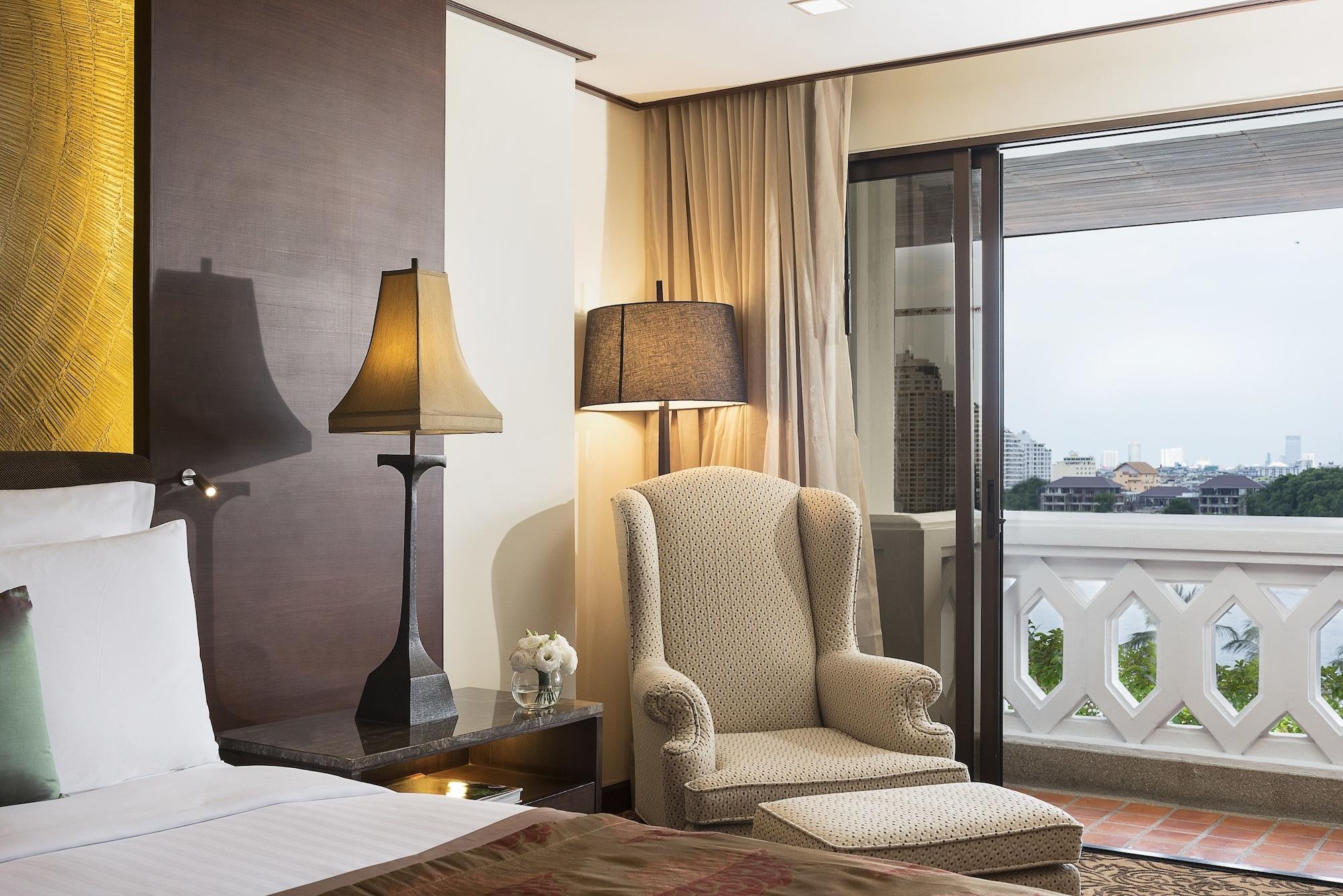 Anantara Riverside Bangkok Resort Экстерьер фото A room at the hotel