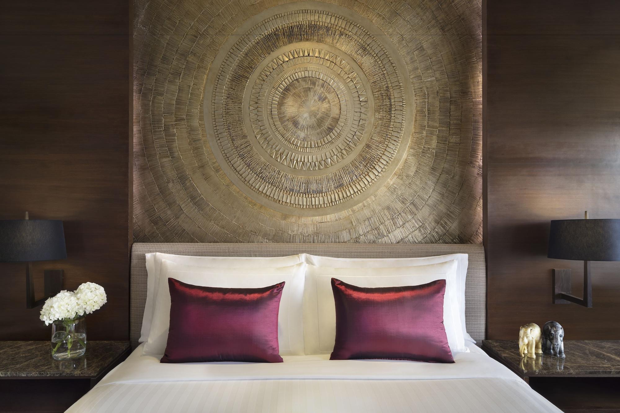 Anantara Riverside Bangkok Resort Экстерьер фото A bedroom at the hotel
