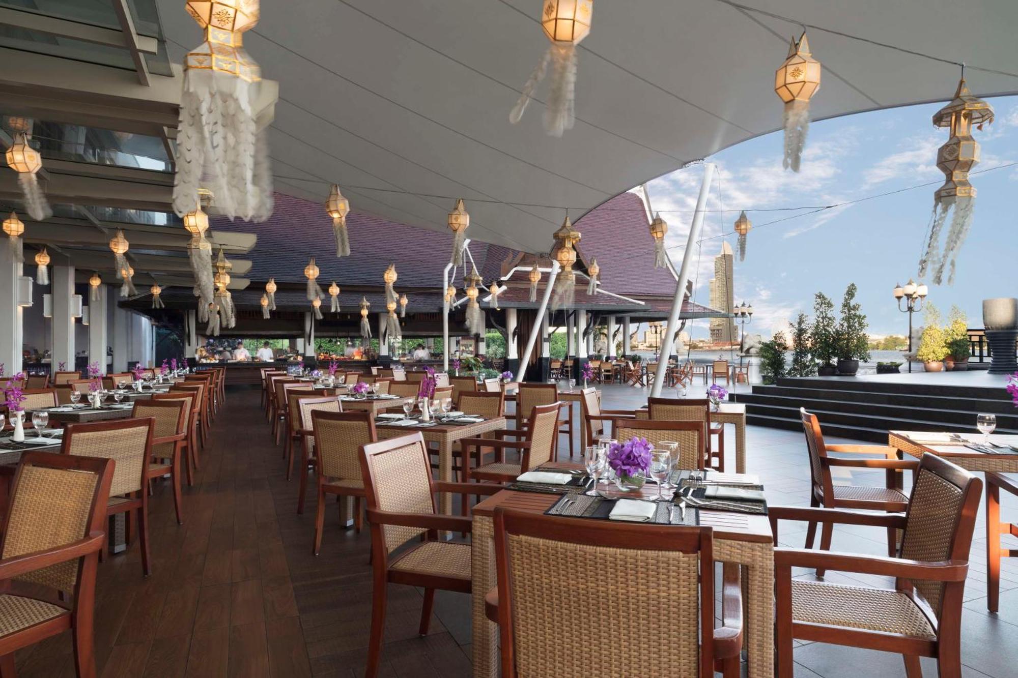 Anantara Riverside Bangkok Resort Экстерьер фото The Deck