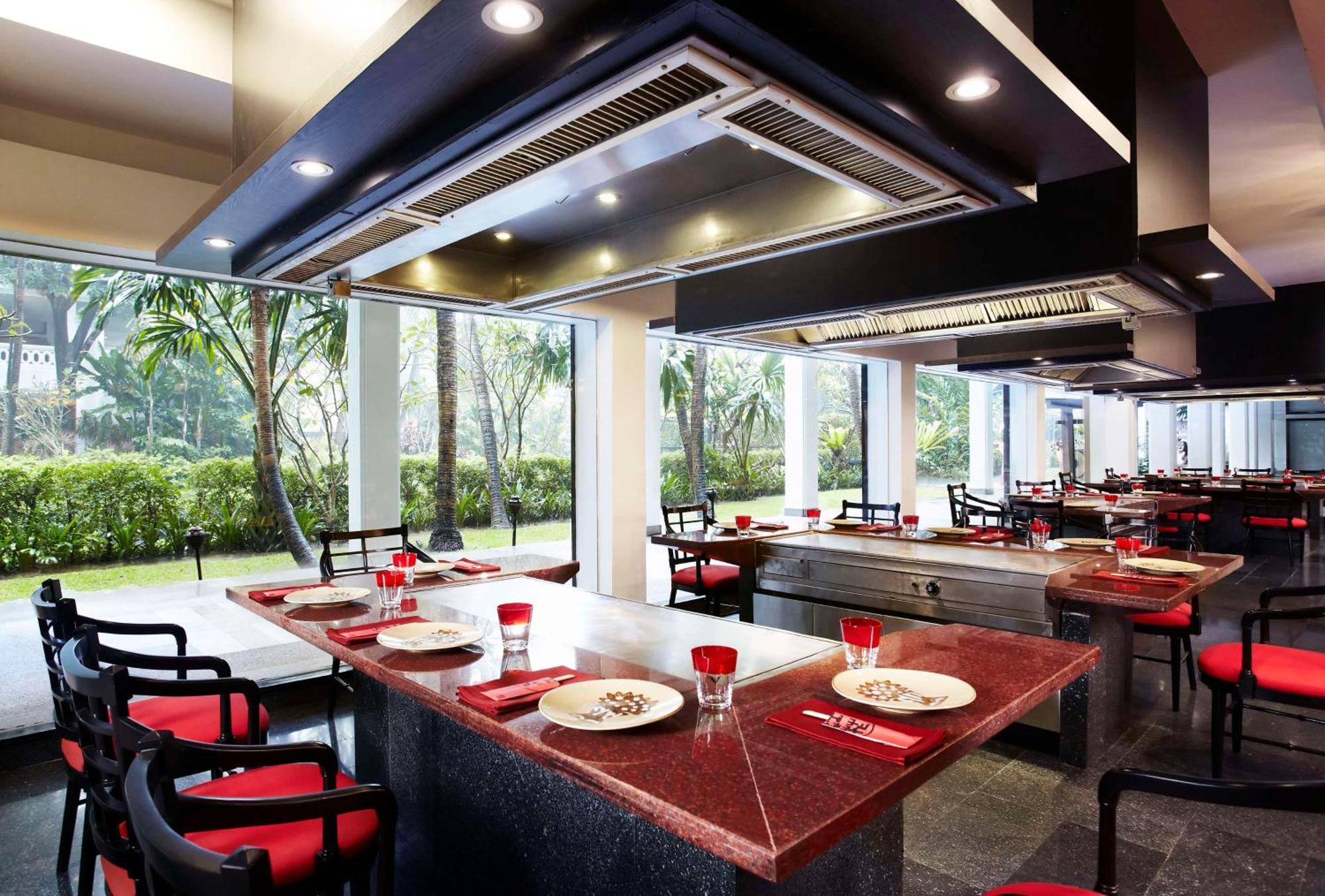 Anantara Riverside Bangkok Resort Экстерьер фото The interior of a typical restaurant
