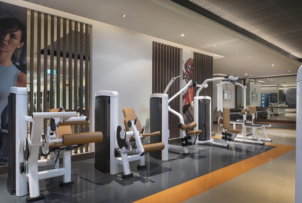 Anantara Riverside Bangkok Resort Экстерьер фото The gym at the hotel